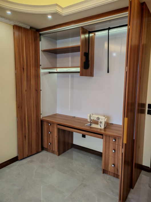 کمد با درب آکاردئونی مخصوص خیاط