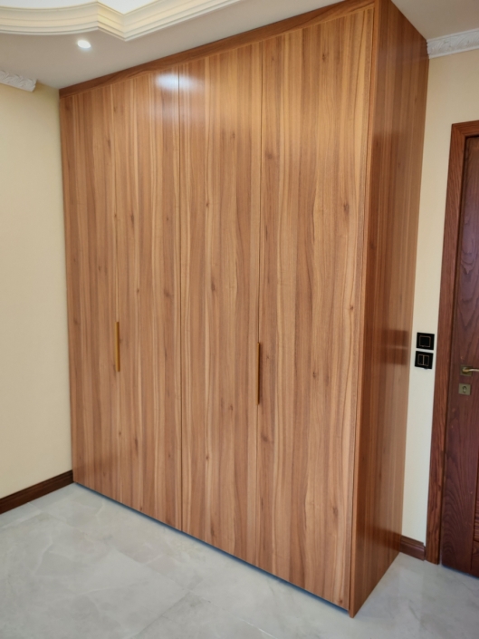 کمد با درب آکادیونی